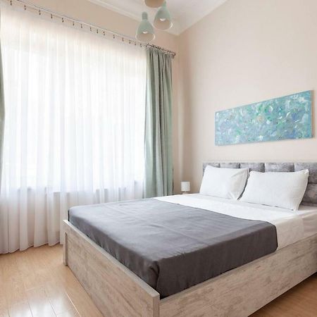 Wehost Apartment On A Colorful Street Tbilisi Exterior photo
