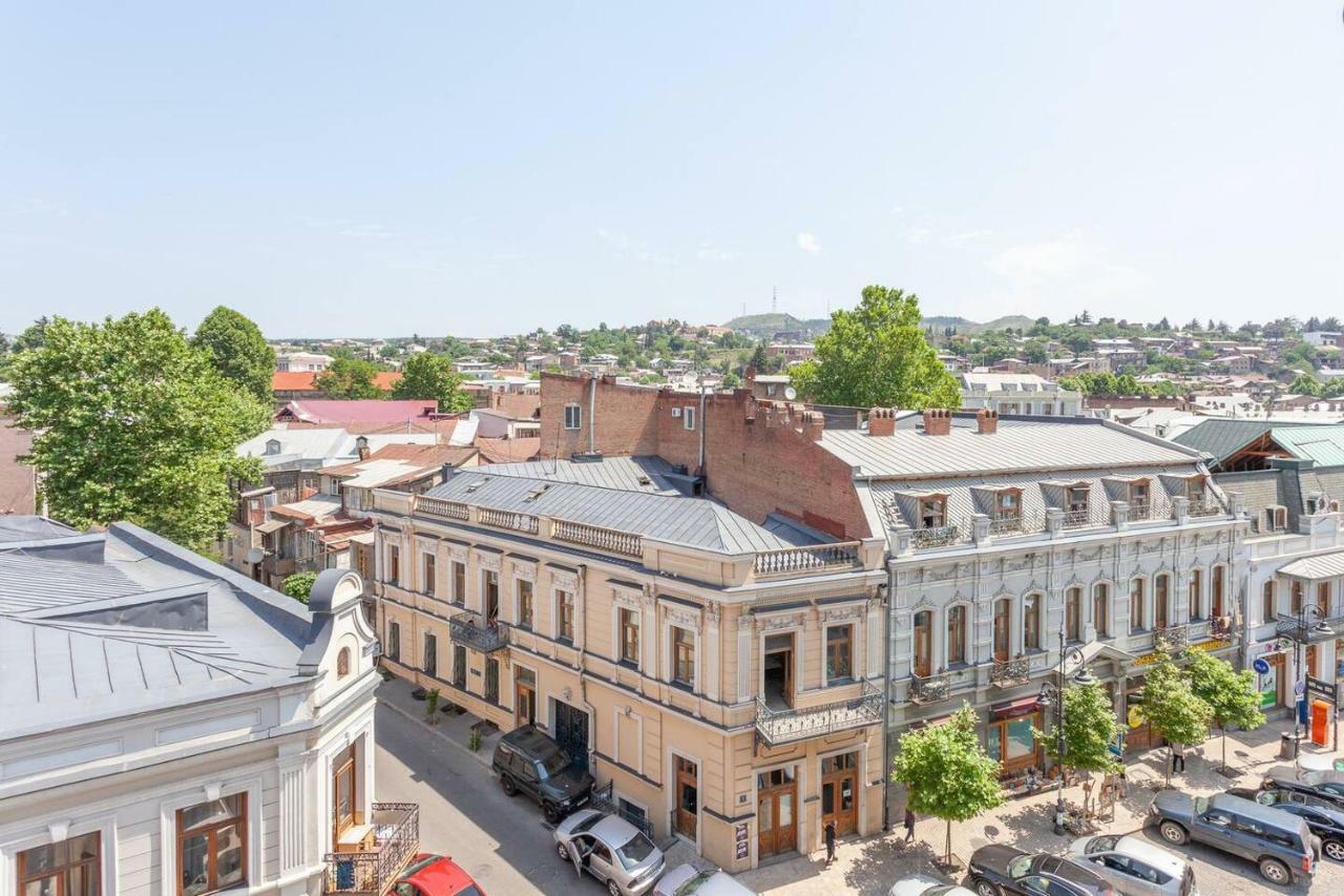 Wehost Apartment On A Colorful Street Tbilisi Exterior photo