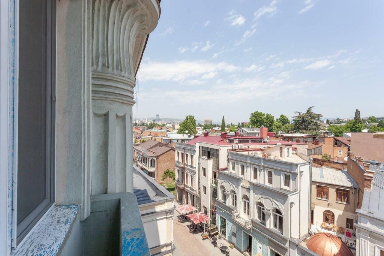 Wehost Apartment On A Colorful Street Tbilisi Exterior photo