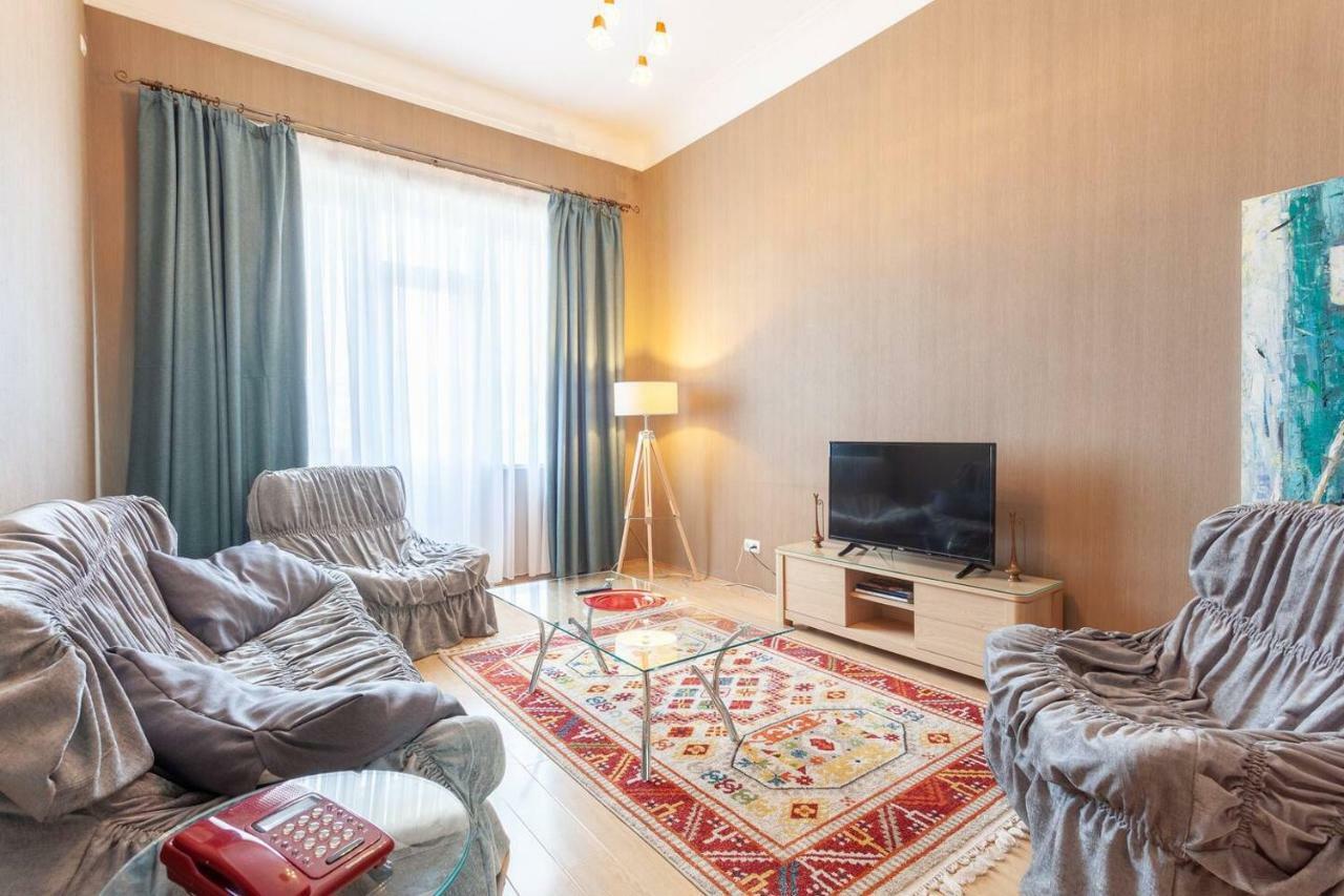 Wehost Apartment On A Colorful Street Tbilisi Exterior photo