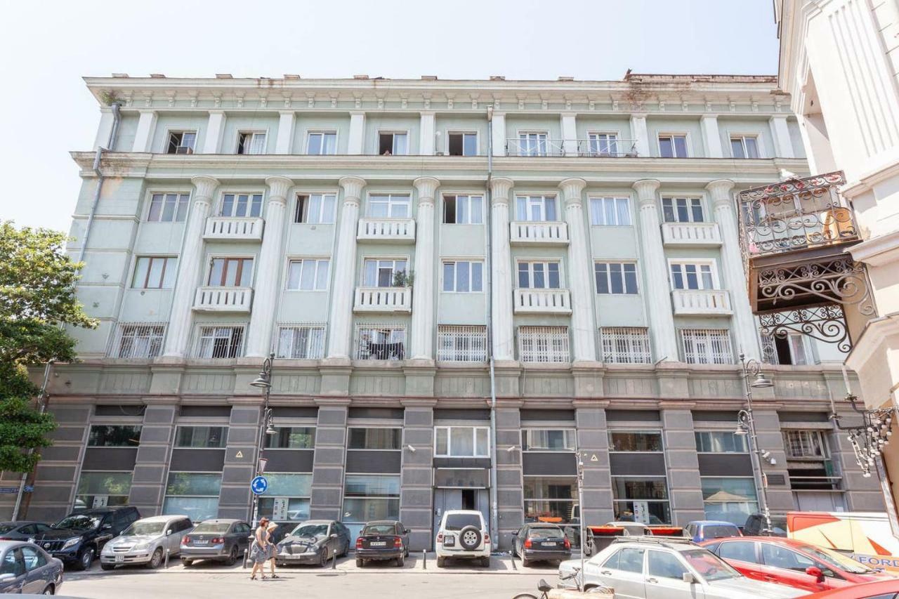 Wehost Apartment On A Colorful Street Tbilisi Exterior photo